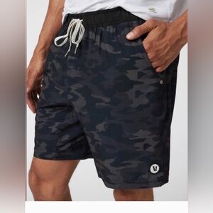 Vuori Kore Shorts Black Camo